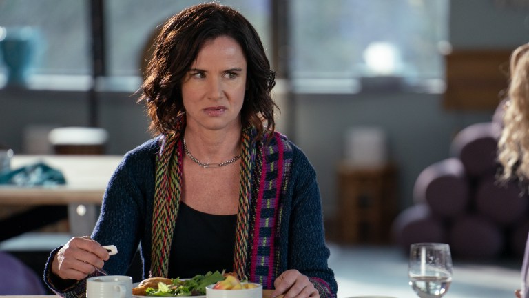 Juliette Lewis as Natalie in YELLOWJACKETS, "Qui".